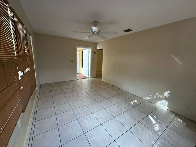 Building Photo - 1640 NW 9th Ave