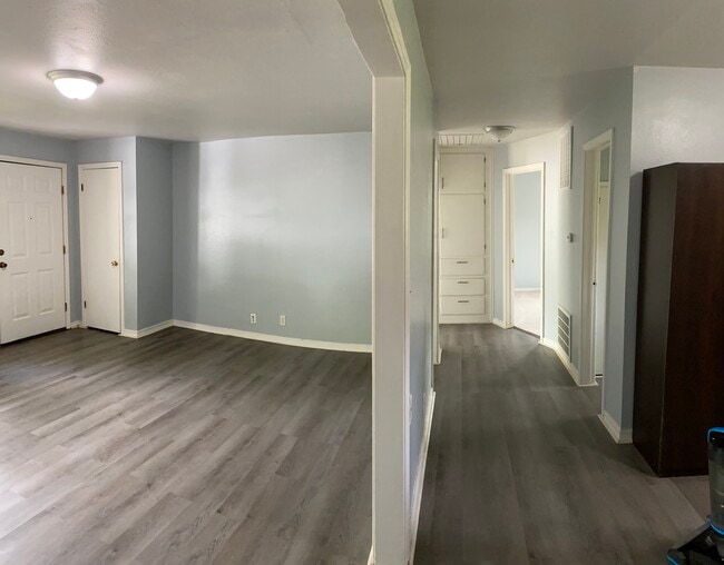 Building Photo - 1400 Donahoe Dr
