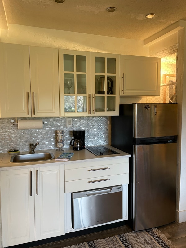 Building Photo - 700 Olde Camelot Cir