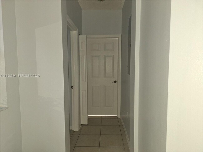 Foto del edificio - 2318 NE 42nd Cir