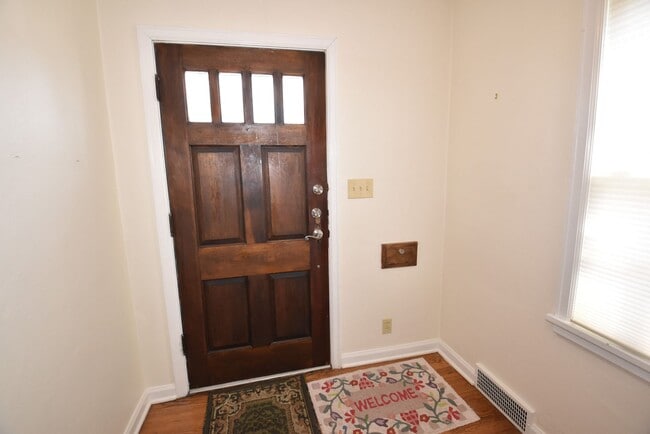 Foto del edificio - Adorable 3 Bedroom on McKinley Ave. South ...