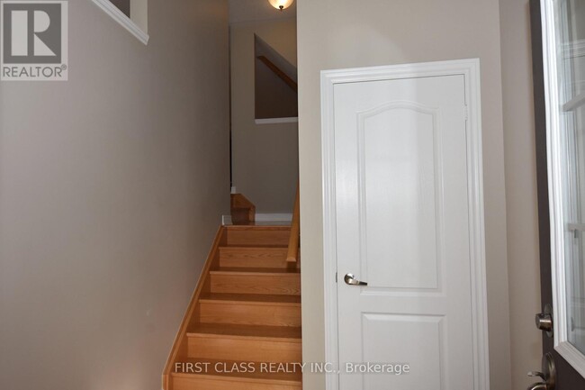 Building Photo - 327 Doak Ln
