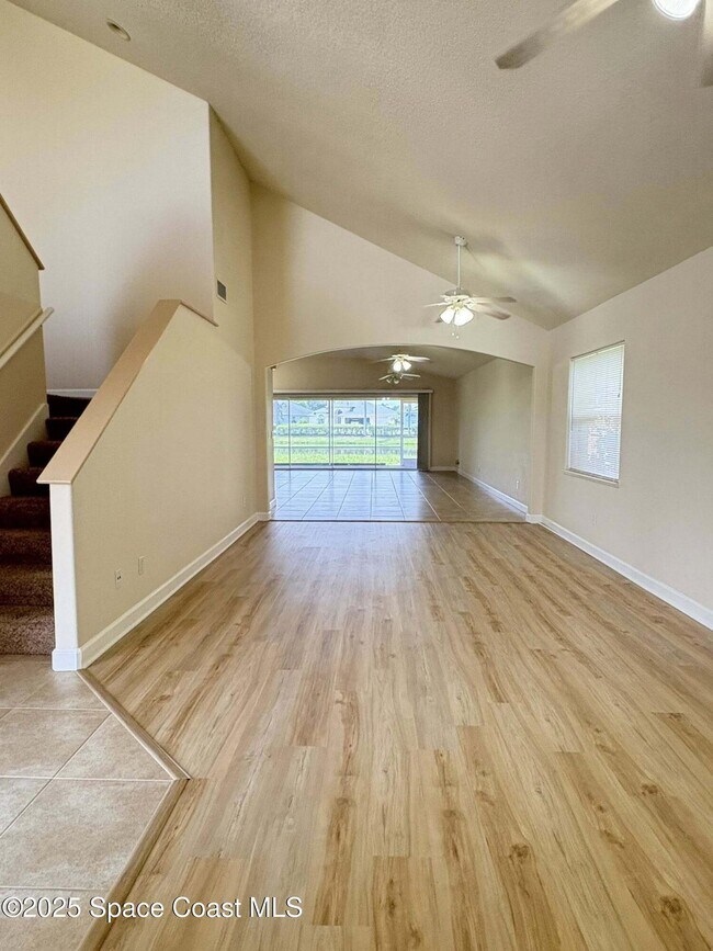 Foto del edificio - 791 Sunset Lakes Dr