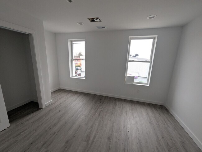 Foto del edificio - 6614 Rising Sun Ave