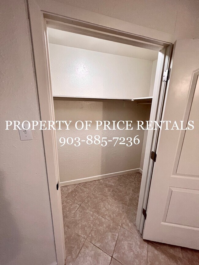 Master Closet - 624 Texas St