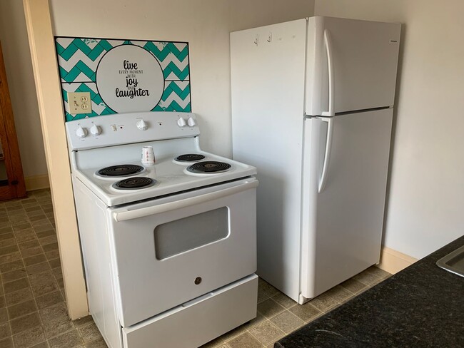 Building Photo - 206 Lincoln Way E