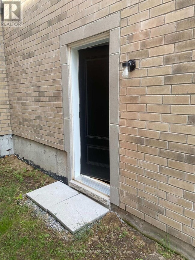 Building Photo - 487-487 Aztec Dr