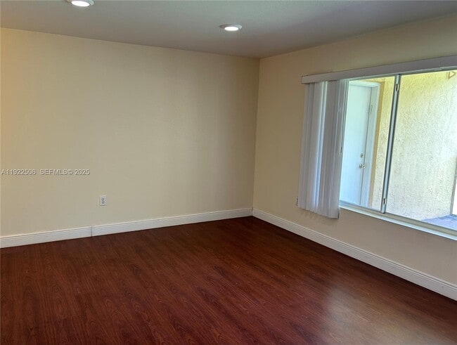 Foto del edificio - 2627 NW 33rd St