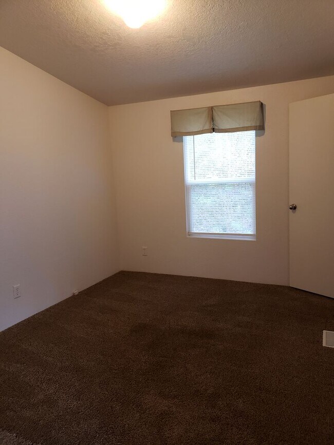 Building Photo - 3 Bedroom in Timberlakes