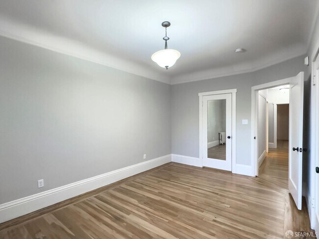 Building Photo - 2725 Van Ness Ave