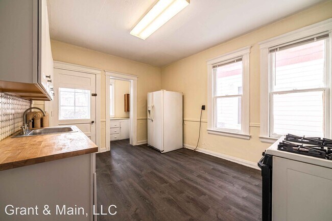Building Photo - 4 br, 1 bath House - 3292 Helen St