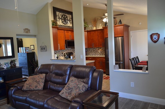 Building Photo - 1056  Stardust Way