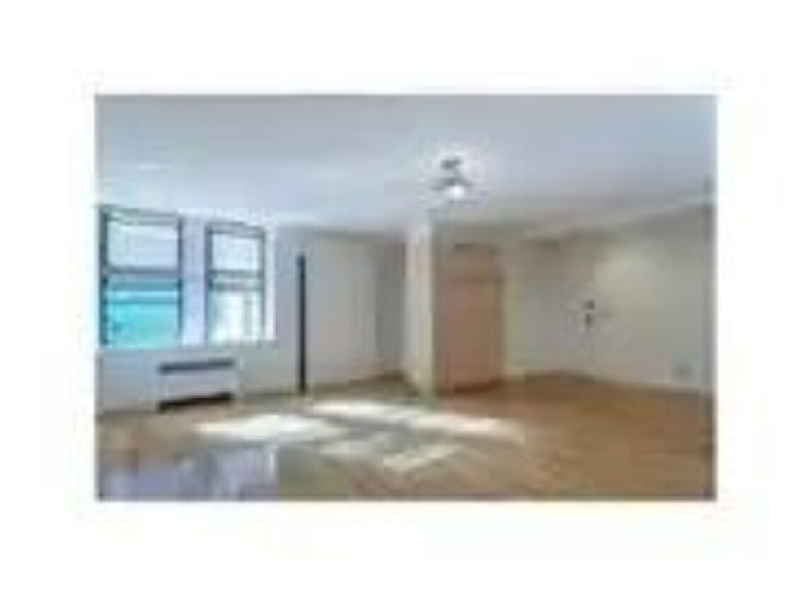 Building Photo - 232 E 40th St