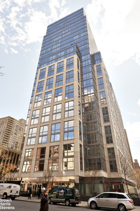 Primary Photo - 200 West End Ave