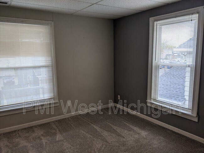 Building Photo - 822 Nagold St NW