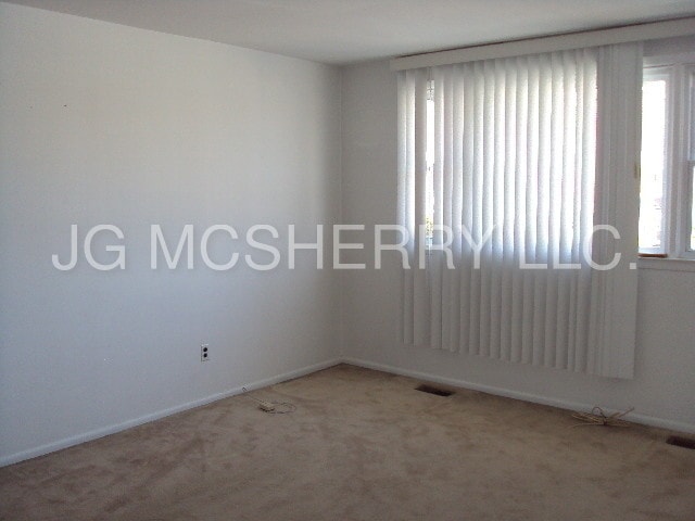 Building Photo - Two Bedroom Duplex in Bustleton