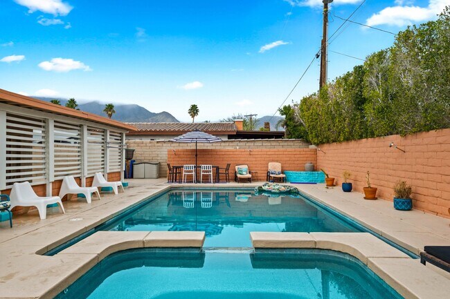 Building Photo - 2770 E Valencia Rd