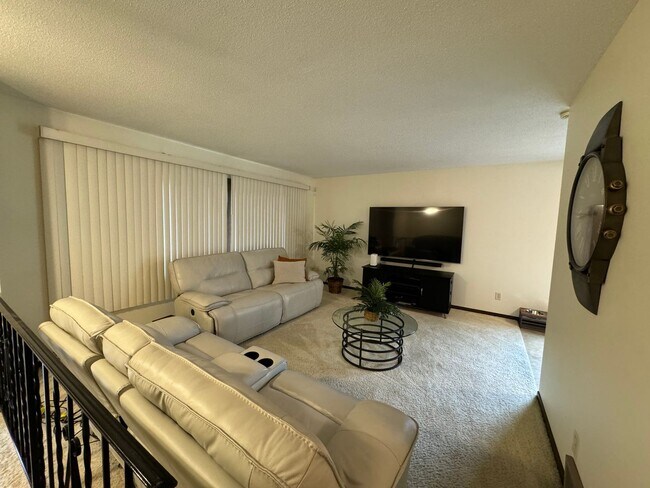 Foto del edificio - Great 3 BR/2 BA Townhome in Vadnais Heights!