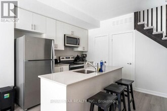 Building Photo - 3562 Colonial Dr