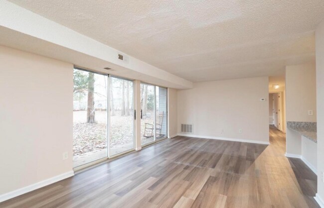 Foto del edificio - 9500 Shannon Green Dr