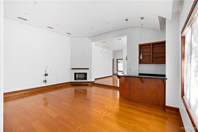 Building Photo - 304 Swallow Ave