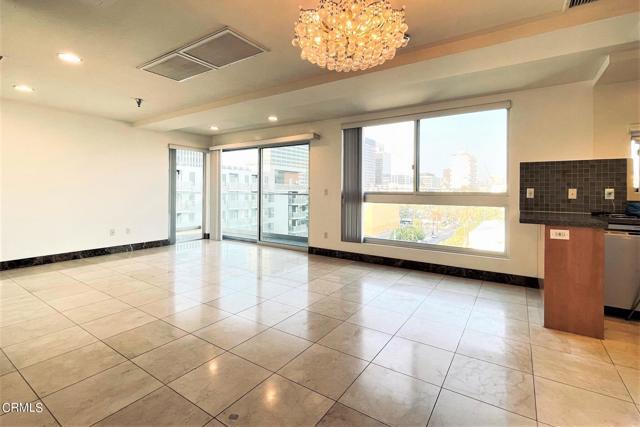 Foto del edificio - 702 S Serrano Ave