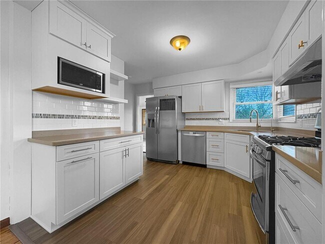 Foto del edificio - 7110 W 23rd St