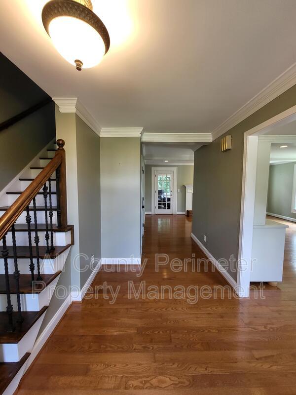 Photo - 2551 Tanager Ct NE House