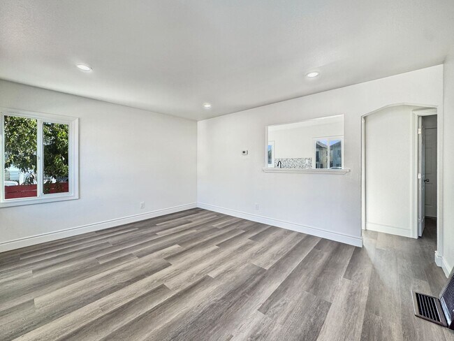 Foto del edificio - 1 Bedroom House with Private Parking & Out...
