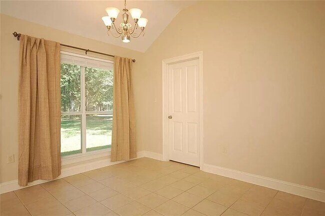 Dinning Room - 74232 Downs Ave