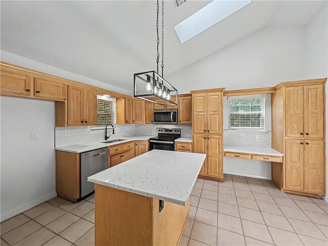 Building Photo - 11 Ettington Dr