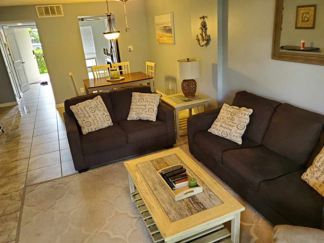 Primary Photo - 2800 Cove Cay Dr