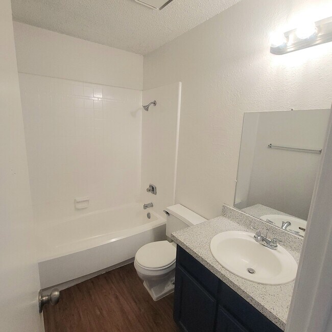 Foto del edificio - 216 Pine Meadow Dr