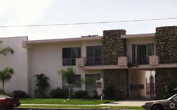 Primary Photo - 12522 Roscoe Blvd