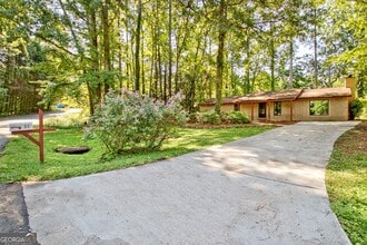 Building Photo - 11 Logwood Ln