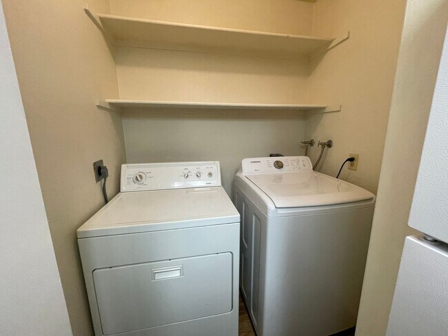 Foto del edificio - 2 Bedroom / 2 Bathroom Apartment in South Reno