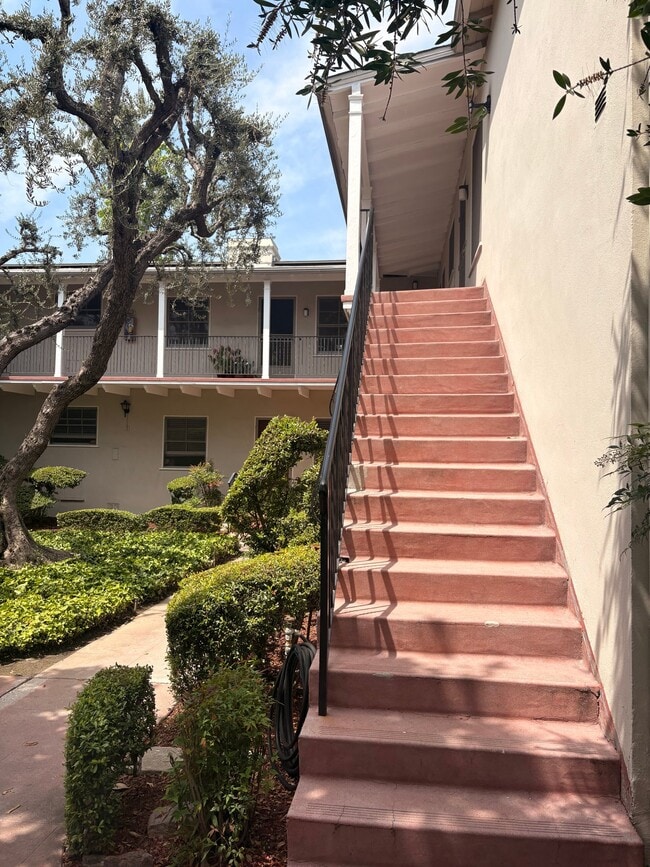 Building Photo - 1616 Fair Oaks Ave