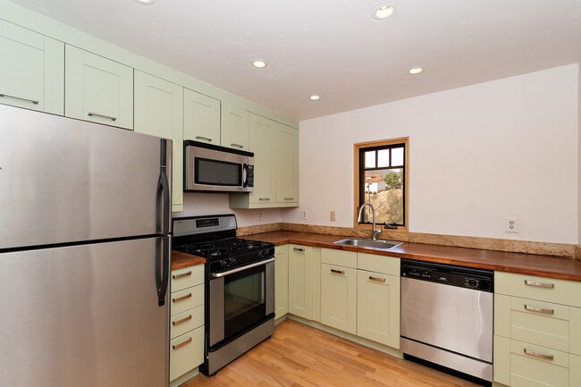 Kitchen - 2945 Vista Del Rio