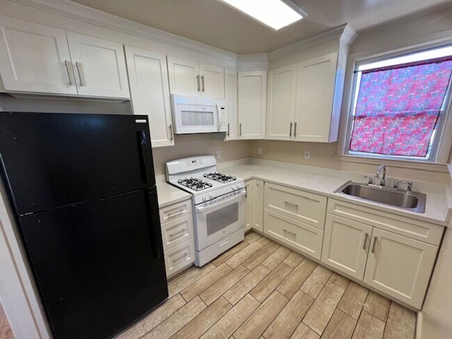 Building Photo - 1-Bedroom Richmond Home Available with Off...