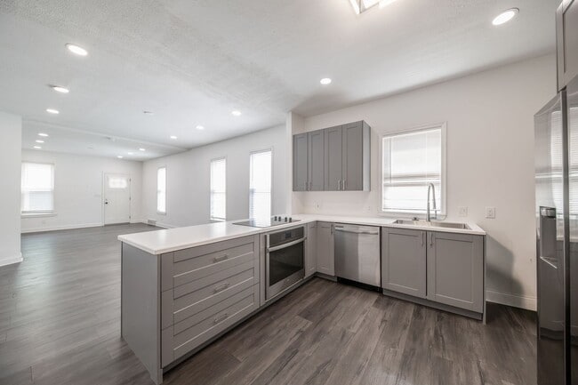 Building Photo - Stylish & Modern Living in the Heart of Tr...