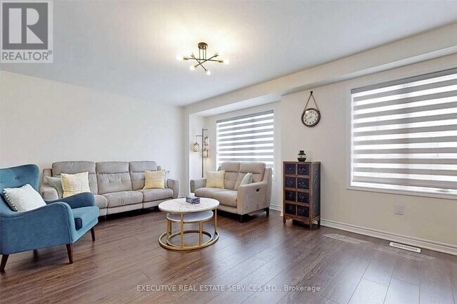 Photo du bâtiment - 468 Remembrance Rd