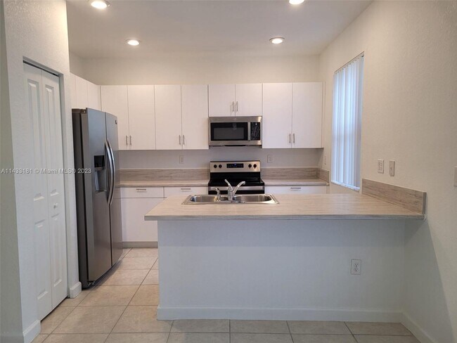 Foto del edificio - 2685 SE 13th St
