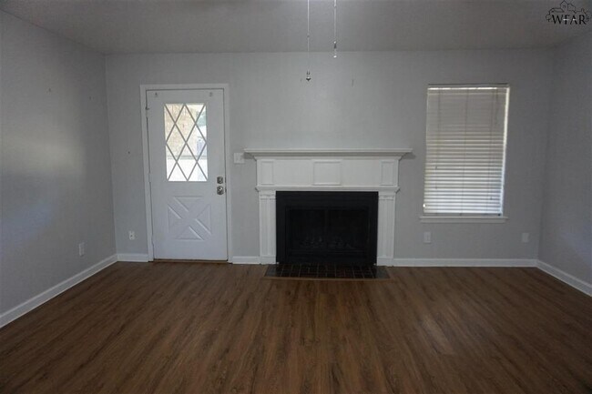 Building Photo - 2801 Delta Dr