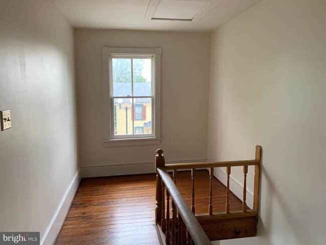Building Photo - 609 S Cameron St