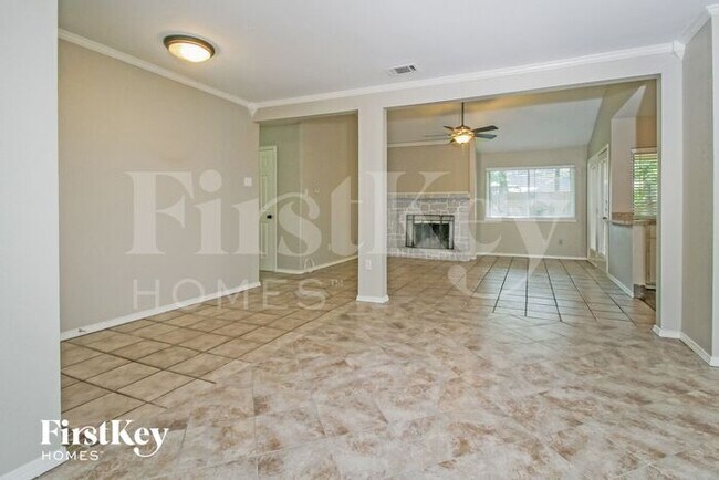 Building Photo - 405 Lone Oak Cir