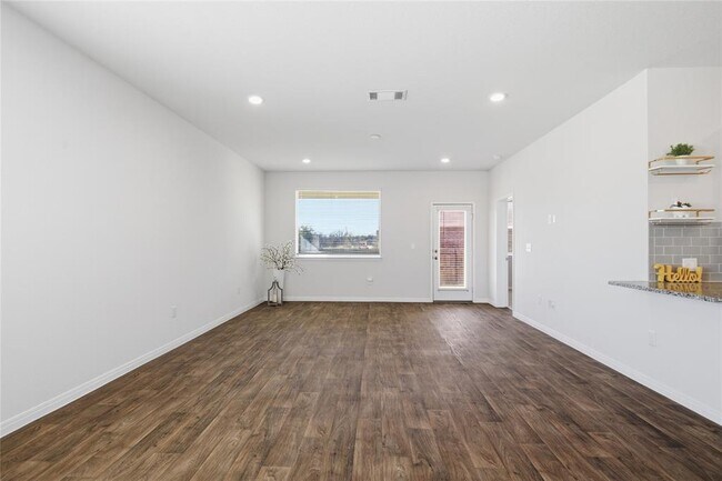 Building Photo - 801 Cade Cv