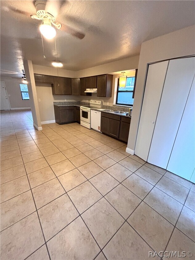 Foto del edificio - 1706 Tuttle St