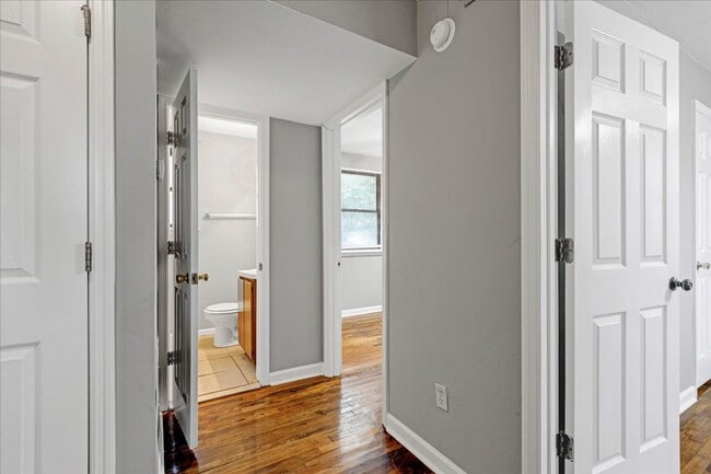 Foto del edificio - 3 bed 2 Bath house with fenced-in yard on Pepper dr! Available now!