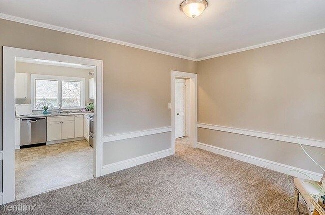 Building Photo - 2 br, 1 bath Condo - 221 West Kings Highway B