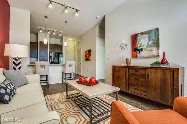 Building Photo - 1 br, 1 bath Apartment - 804 Sandman St 139